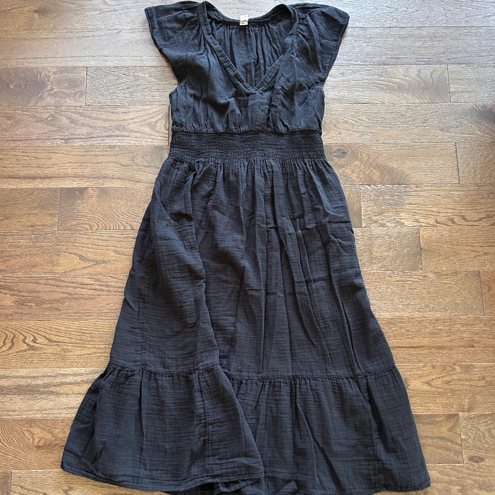 Old Navy Waist-Defined Smocked Maxi Dress – Size Large – Black– EUC
